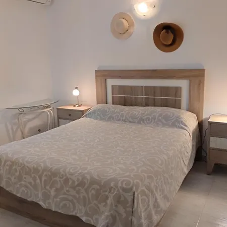 Natura Laura Apartment *